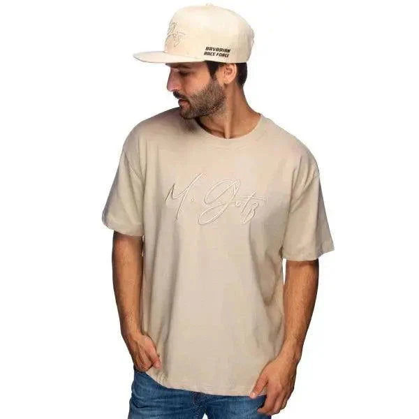 Maximilian Götz T-Shirt Signature sand - Image 4